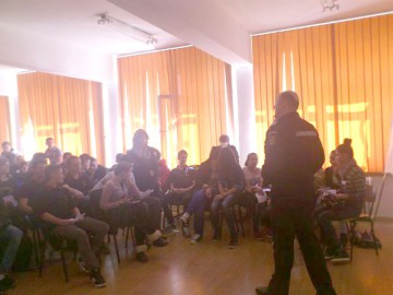 Peste 100 de elevi de la Şcoala nr. 8 au aflat cum pot preveni actele de violenţă